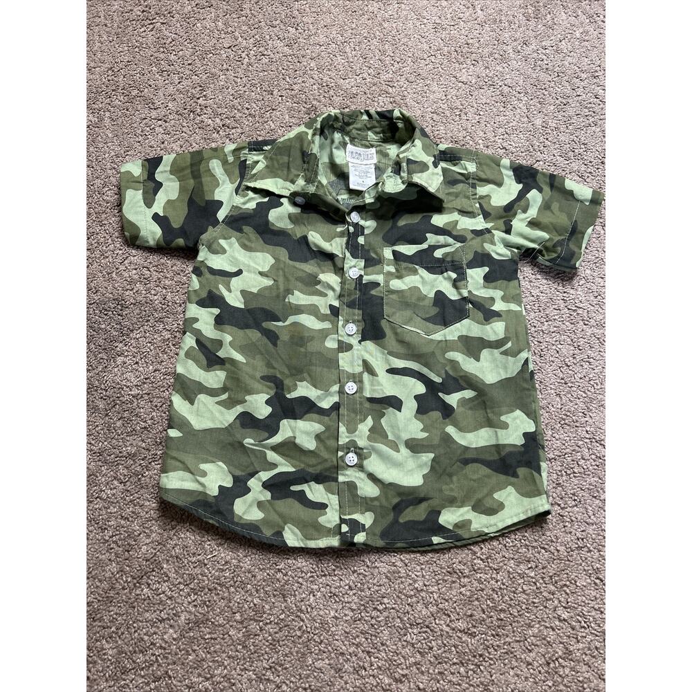Boy’s Size 5 Alex & Jack Green Camouflage Button-Up Short Sleeve Shirt